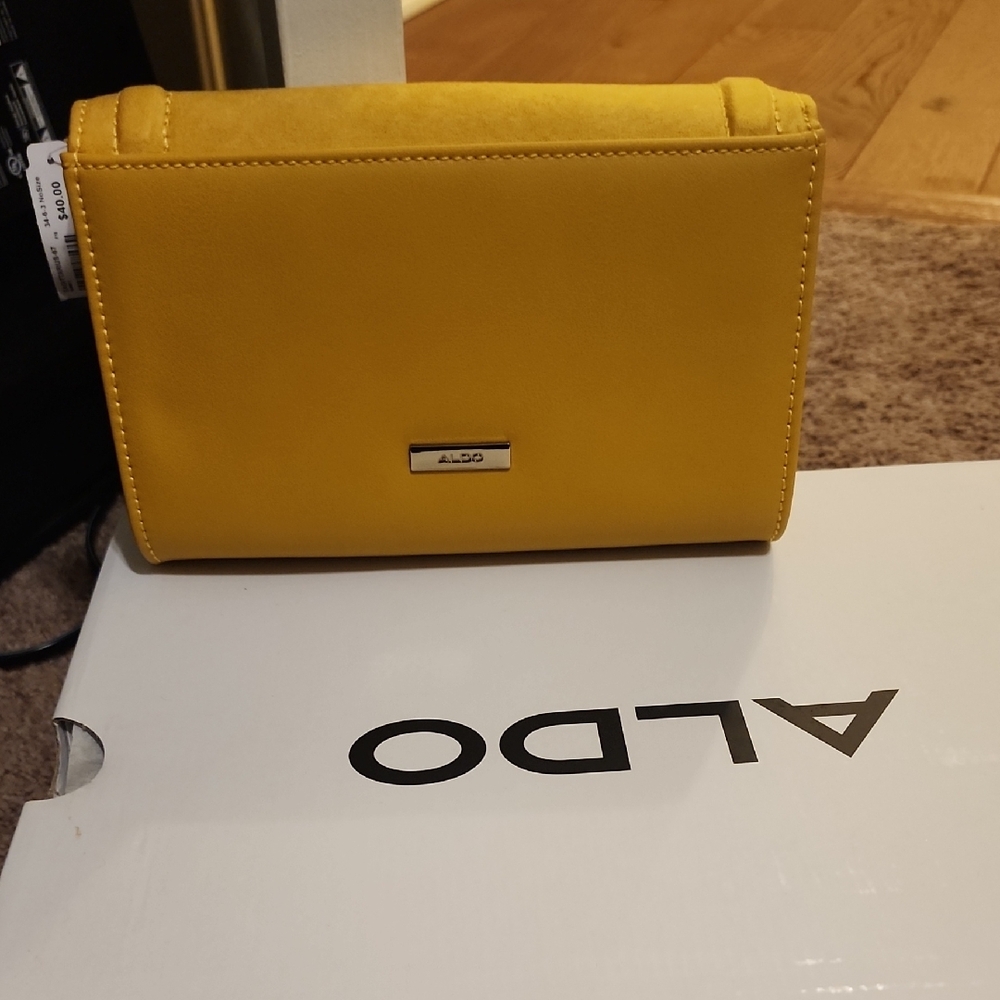 Aldo Vibrant Yellow Wallet - Picture 2 of 3